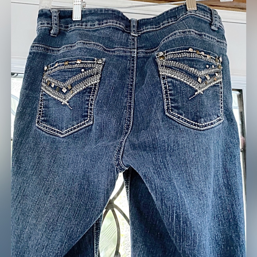ROZ & AL - Decorative Studs & Silver Thread on Blue Jeans 👖
